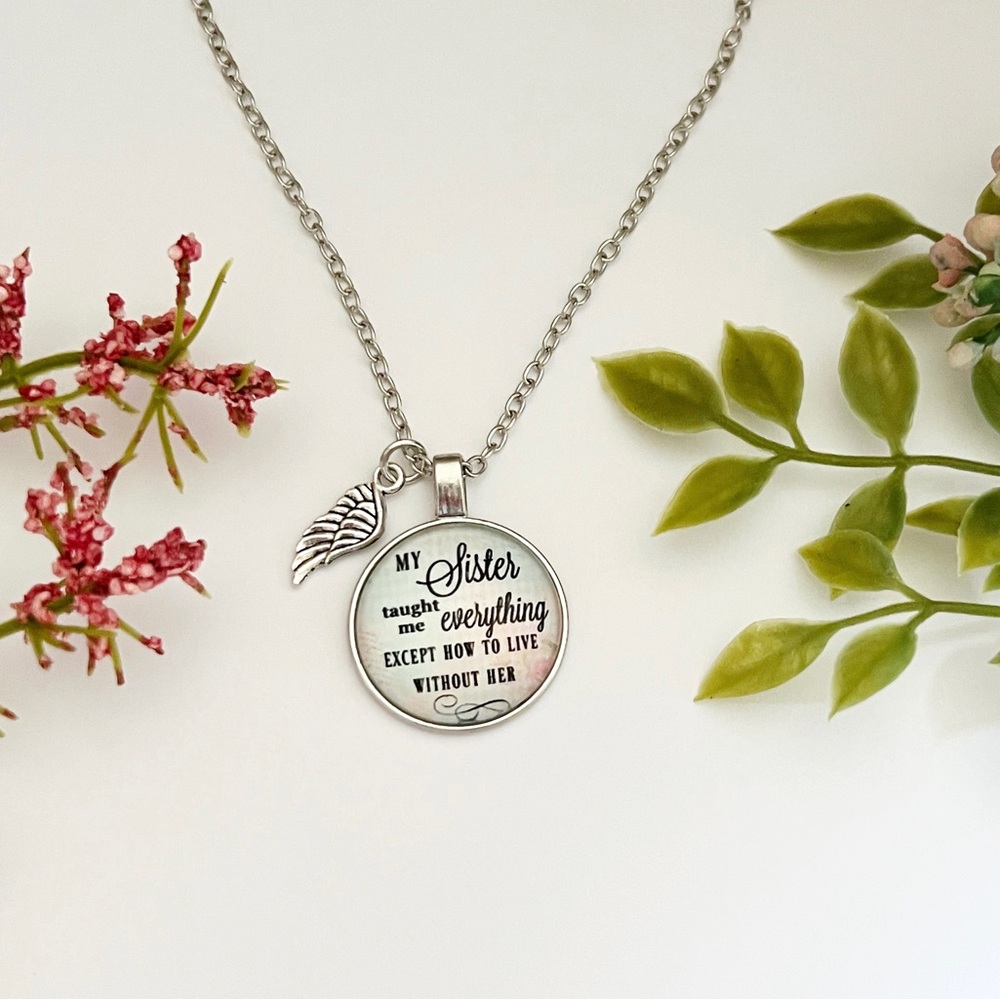 NEW Sister Memory Pendant Necklace - Picture 4 of 5